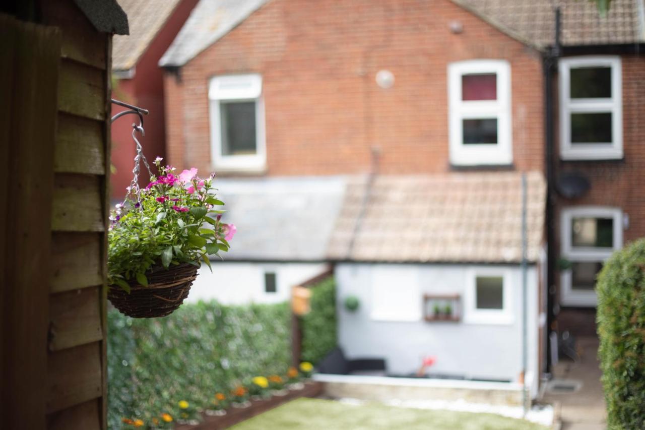 Cosy 3 Bedroom House - Private & Central - Ultra Wifi Canterbury Bagian luar foto