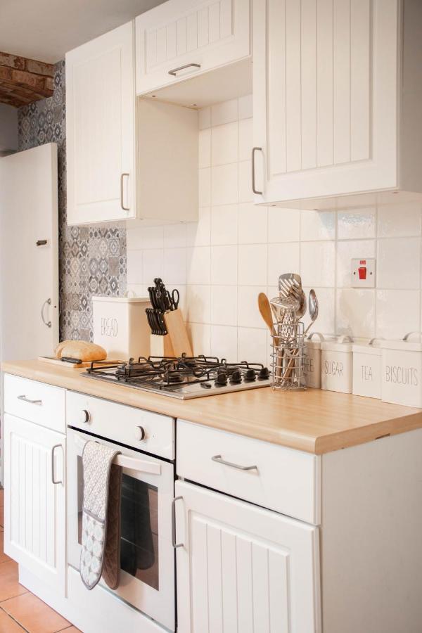 Cosy 3 Bedroom House - Private & Central - Ultra Wifi Canterbury Bagian luar foto