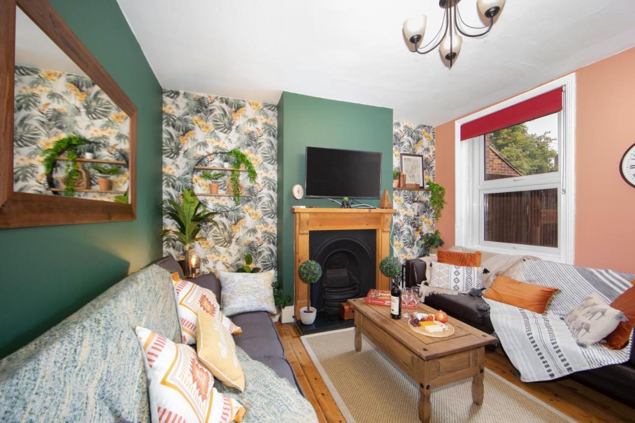 Cosy 3 Bedroom House - Private & Central - Ultra Wifi Canterbury Bagian luar foto