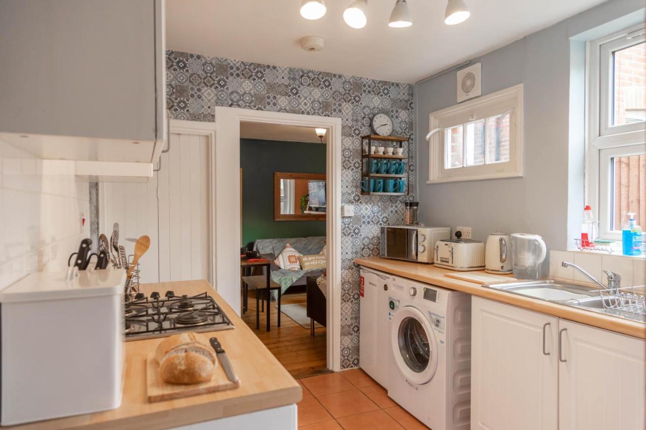 Cosy 3 Bedroom House - Private & Central - Ultra Wifi Canterbury Bagian luar foto