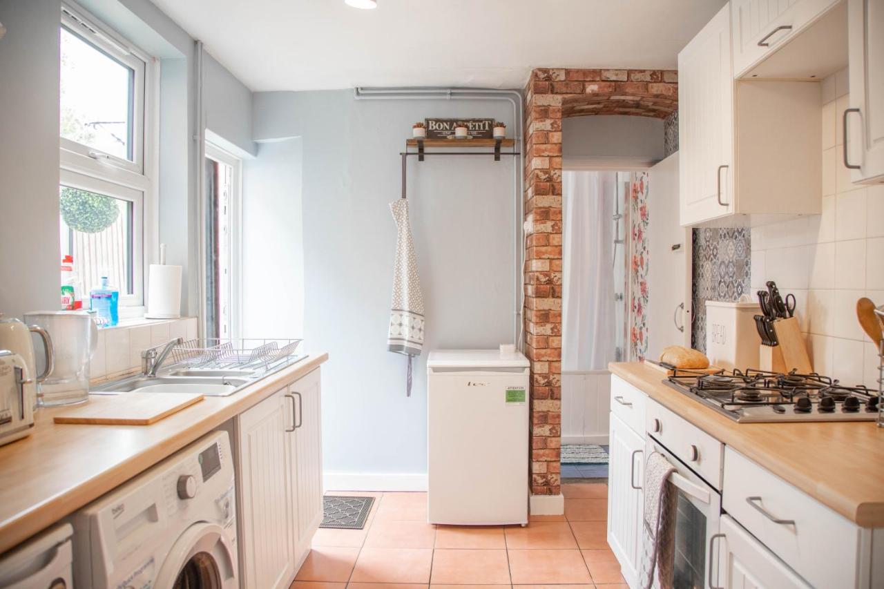 Cosy 3 Bedroom House - Private & Central - Ultra Wifi Canterbury Bagian luar foto